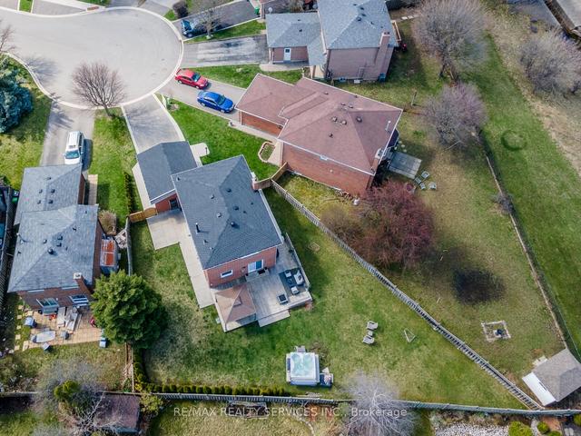 42 Willowcrest Crt, House detached with 3 bedrooms, 4 bathrooms and 6 parking in Brampton ON | Image 33