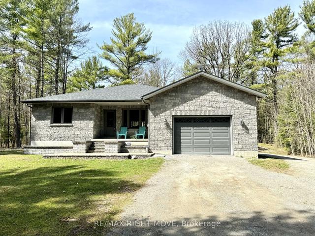 2381 Portage Rd, House detached with 2 bedrooms, 2 bathrooms and 8 parking in Kawartha Lakes ON | Image 1