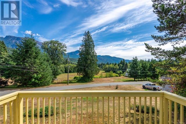 1739 Hern Rd, House detached with 4 bedrooms, 2 bathrooms and 3 parking in Strathcona A BC | Image 38