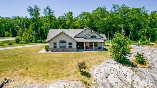 1350 Kilworthy Rd, House detached with 2 bedrooms, 3 bathrooms and 27 parking in Gravenhurst ON | Card Image