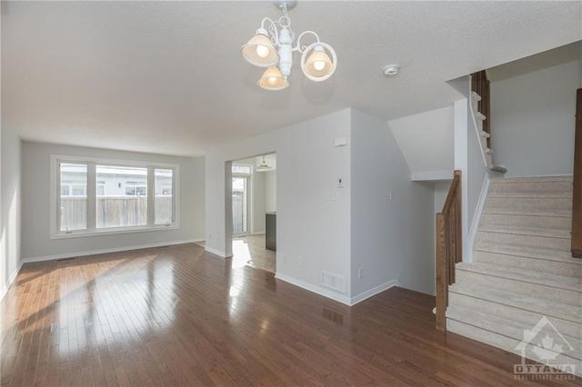 617 Gazebo Street, Townhouse with 3 bedrooms, 3 bathrooms and 3 parking in Ottawa ON | Image 3