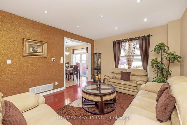 22 Chalkfarm Cres, House detached with 4 bedrooms, 3 bathrooms and 6 parking in Brampton ON | Image 4