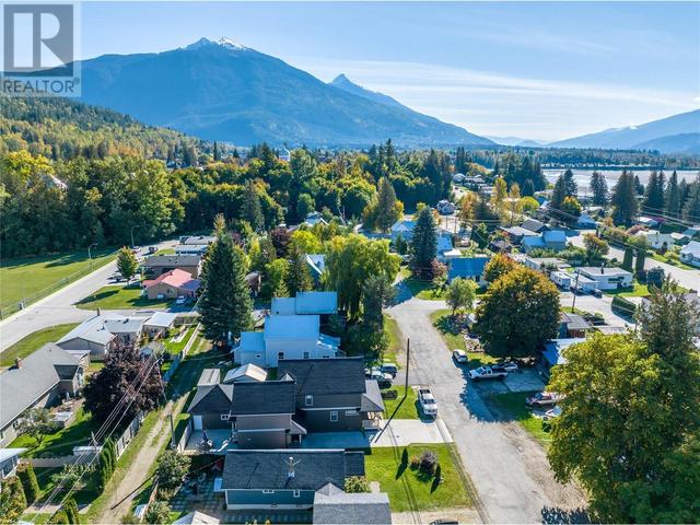 1406 Third Street W, House detached with 5 bedrooms, 4 bathrooms and 2 parking in Revelstoke BC | Image 40
