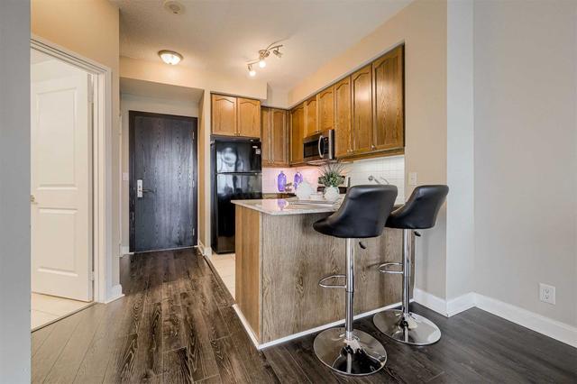 1402 - 80 Absolute Ave, Condo with 2 bedrooms, 2 bathrooms and 1 parking in Mississauga ON | Image 2