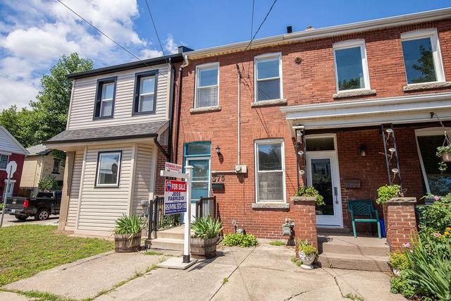 375 Macnab Street N, House attached with 3 bedrooms, 1 bathrooms and 1 parking in Hamilton ON | Image 3