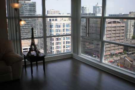 lph1705 - 11 St Joseph St, Condo with 2 bedrooms, 2 bathrooms and 2 parking in Toronto ON | Image 3