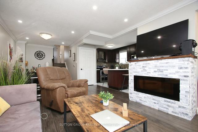 3268 Clara Dr W, House semidetached with 3 bedrooms, 2 bathrooms and 4 parking in Mississauga ON | Image 20