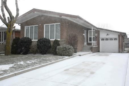 362 Rathburn Rd, House detached with 3 bedrooms, 2 bathrooms and 4 parking in Toronto ON | Image 1