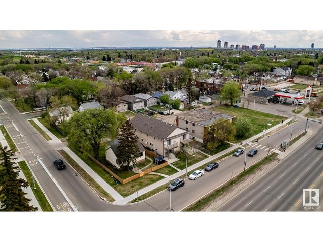 11841 97 St Nw, House attached with 3 bedrooms, 2 bathrooms and 4 parking in Edmonton AB | Image 4