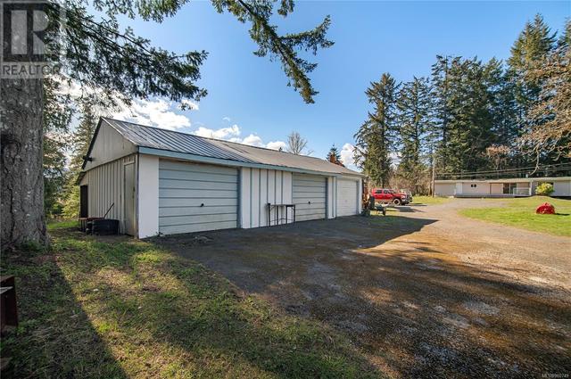 7997 Island Hwy N, House detached with 4 bedrooms, 3 bathrooms and 5 parking in Comox Valley C (Puntledge   Black Creek) BC | Image 35