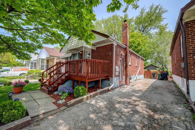 127 Claremore Ave, House detached with 2 bedrooms, 2 bathrooms and 3 parking in Toronto ON | Image 12