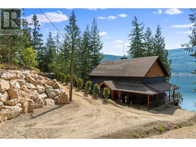 6 - 6432 Sunnybrae Canoe Point Road, House detached with 3 bedrooms, 2 bathrooms and 5 parking in Columbia Shuswap C BC | Image 2