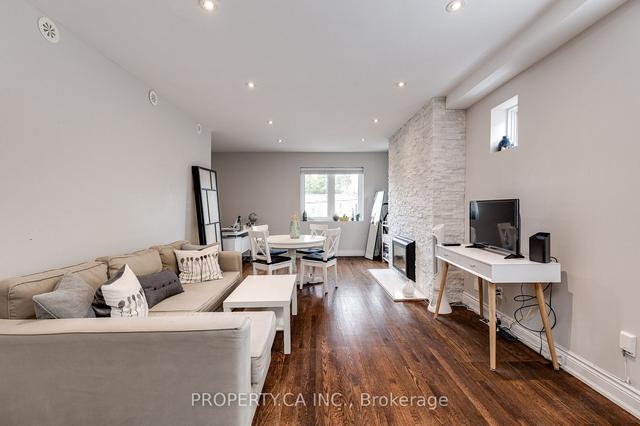 2 - 963 Avenue Rd, House detached with 2 bedrooms, 1 bathrooms and 1 parking in Toronto ON | Image 16