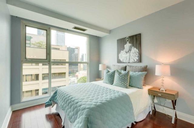 1007 - 8 Wellesley St E, Condo with 2 bedrooms, 2 bathrooms and 1 parking in Toronto ON | Image 7