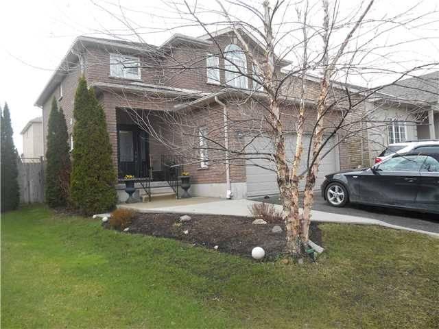144 Crompton Dr, House detached with 3 bedrooms, 3 bathrooms and 2 parking in Barrie ON | Image 2