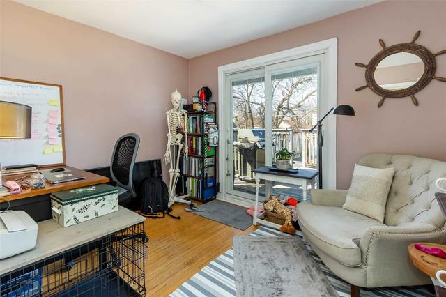 32 Phillip Ave, House detached with 3 bedrooms, 2 bathrooms and 4 parking in Toronto ON | Image 8