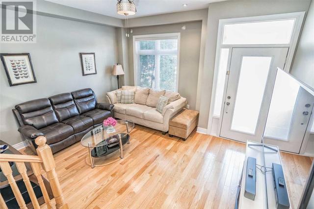 957 The Queensway Way, House attached with 4 bedrooms, 3 bathrooms and 2 parking in Toronto ON | Image 3