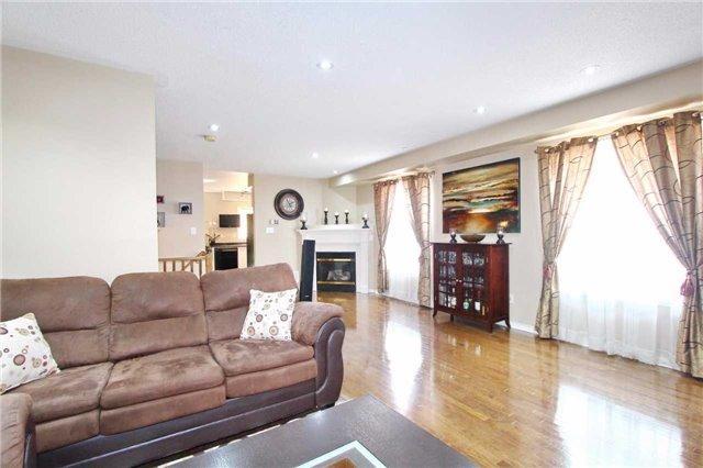 7227 Para Pl, House semidetached with 3 bedrooms, 3 bathrooms and 3 parking in Mississauga ON | Image 3