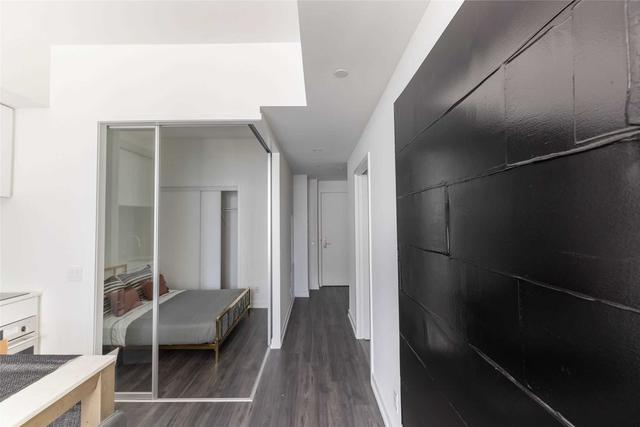 2607 - 33 Helendale Ave, Condo with 2 bedrooms, 2 bathrooms and 0 parking in Toronto ON | Image 4