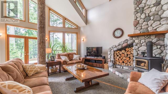 3475 Henry Rd, House detached with 5 bedrooms, 4 bathrooms and 6 parking in North Cowichan BC | Image 2