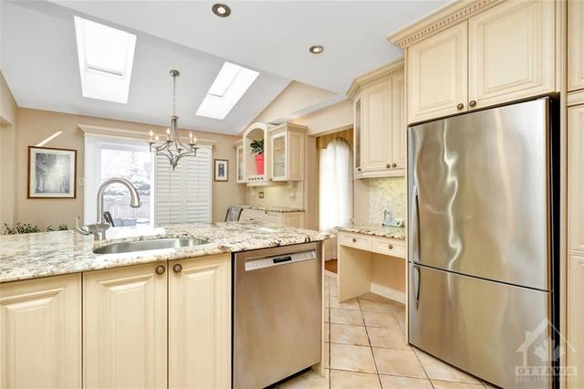 1 Weymouth Court, House detached with 4 bedrooms, 4 bathrooms and 6 parking in Ottawa ON | Image 5