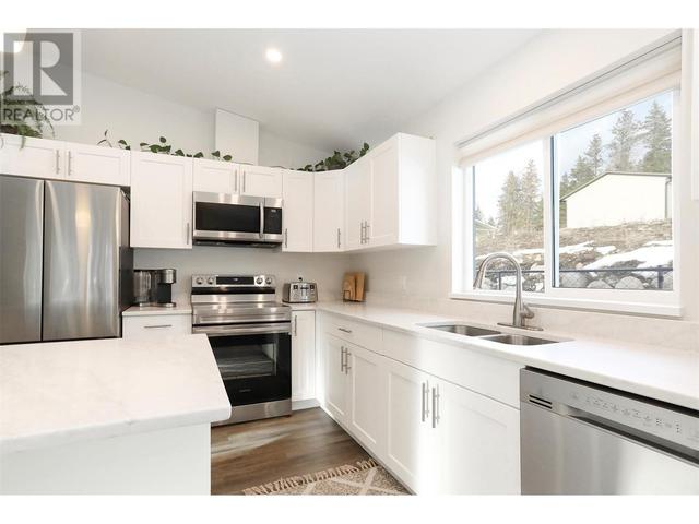 7105 Dunwaters Road, House detached with 4 bedrooms, 2 bathrooms and 4 parking in Central Okanagan West BC | Image 6