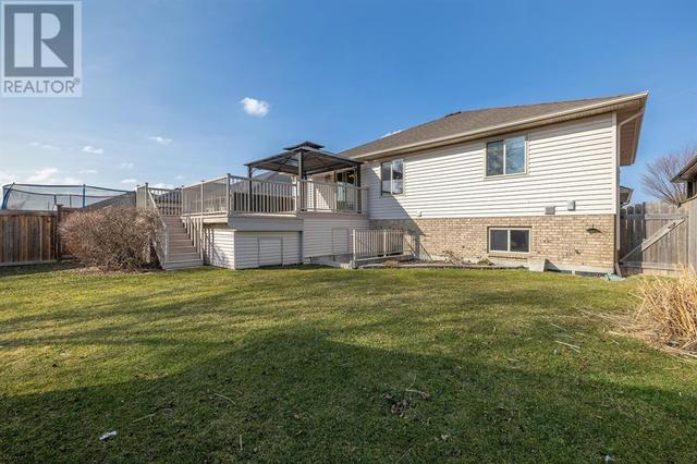 49 Newcastle Drive, House detached with 4 bedrooms, 3 bathrooms and null parking in Sarnia ON | Image 43