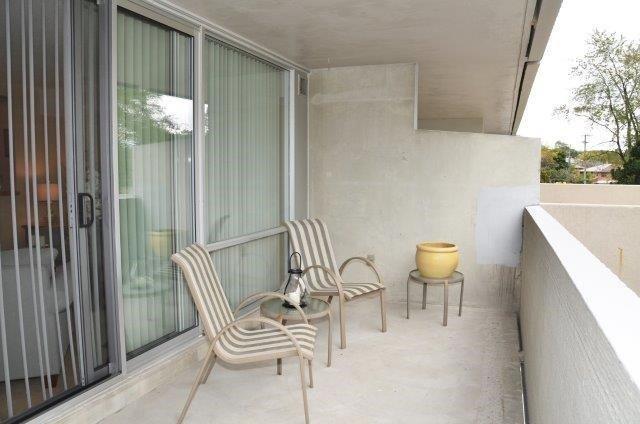 208 - 270 Scarlett Rd, Condo with 1 bedrooms, 1 bathrooms and 1 parking in Toronto ON | Image 12