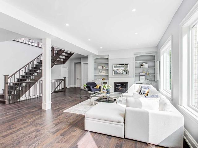 39 Grantbrook St, House detached with 5 bedrooms, 5 bathrooms and 8 parking in Toronto ON | Image 3