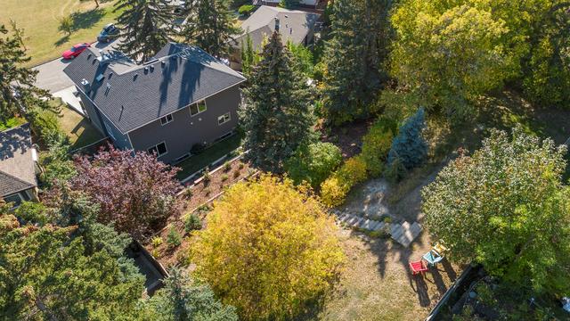 12 Hawthorne Crescent Nw, House detached with 4 bedrooms, 4 bathrooms and 4 parking in Calgary AB | Image 50