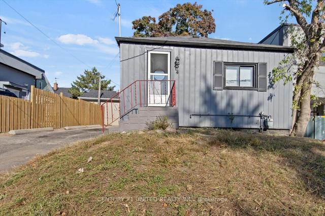 204 Bond St W, House detached with 2 bedrooms, 2 bathrooms and 1 parking in Oshawa ON | Image 1