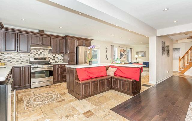 22 Muirland Cres, House detached with 4 bedrooms, 4 bathrooms and 8 parking in Brampton ON | Image 6