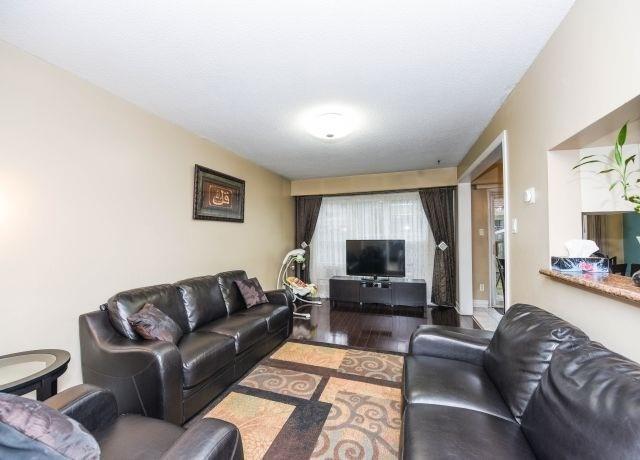 31 - 7406 Darcel Ave, Townhouse with 4 bedrooms, 3 bathrooms and 1 parking in Mississauga ON | Image 2