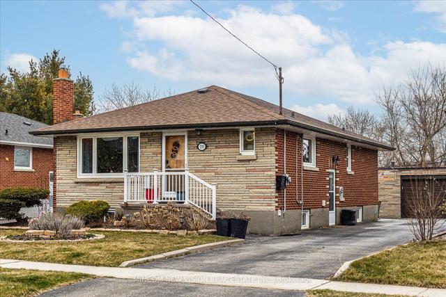 235 Chadburn St, House detached with 3 bedrooms, 2 bathrooms and 4 parking in Oshawa ON | Image 1