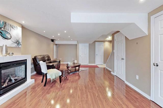 19 Bridlepath St, House semidetached with 3 bedrooms, 4 bathrooms and 4 parking in Richmond Hill ON | Image 31
