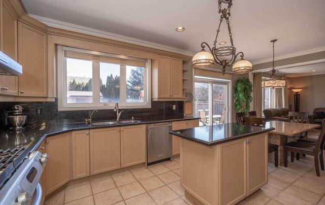 35 Barberry Cres, House detached with 4 bedrooms, 5 bathrooms and 6 parking in Richmond Hill ON | Image 3