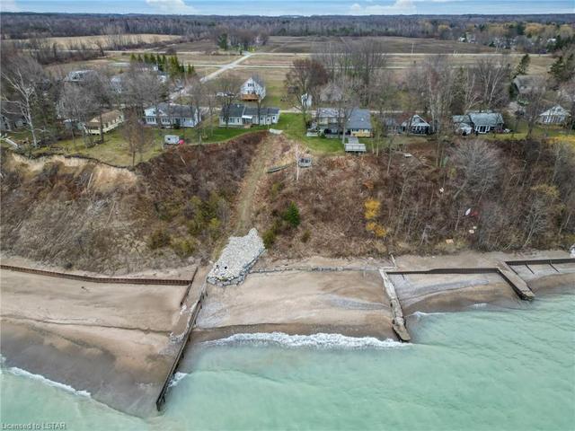 Aerial view of the Neighbourhood to give you an idea of the Beach proximity to the Home. | Image 23
