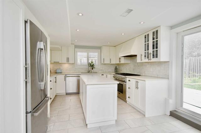 13 Columbia Rd, House detached with 3 bedrooms, 2 bathrooms and 6 parking in Barrie ON | Image 4