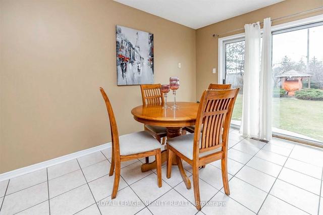 72 Mosley Cres, House detached with 2 bedrooms, 2 bathrooms and 5.5 parking in Brampton ON | Image 4