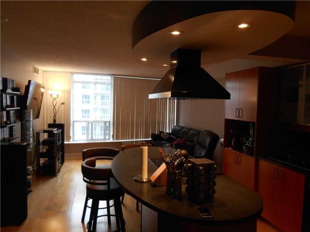 705 - 550 Queens Quay W, Condo with 1 bedrooms, 1 bathrooms and 1 parking in Toronto ON | Image 7