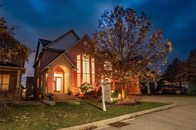 2086 Helmsley Ave, House detached with 4 bedrooms, 4 bathrooms and 5 parking in Oakville ON | Image 12