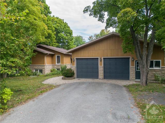 2840 Barlow Crescent, House detached with 4 bedrooms, 3 bathrooms and 8 parking in Ottawa ON | Image 4