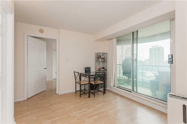 1515 - 7 Lorraine Dr, Condo with 2 bedrooms, 2 bathrooms and 1 parking in Toronto ON | Image 5