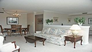 804 - 100 Lakeshore Rd E, Condo with 1 bedrooms, 2 bathrooms and null parking in Oakville ON | Image 5
