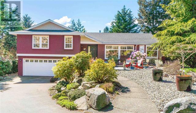 Beautifully Updated Fairwinds Home On A Quiet Cul De Sac | Image 1
