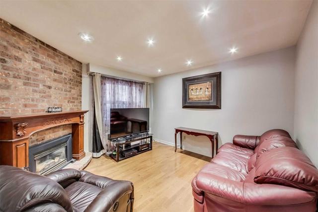 63 Esther Cres, House detached with 4 bedrooms, 4 bathrooms and 5 parking in Vaughan ON | Image 37