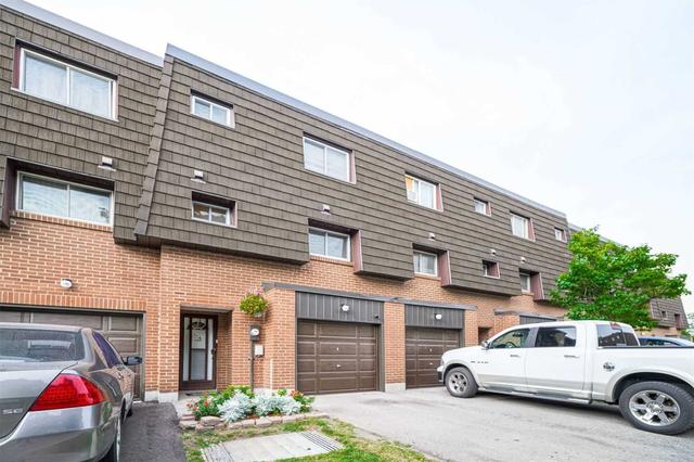 114 Darras Crt, Townhouse with 3 bedrooms, 2 bathrooms and 2 parking in Brampton ON | Image 23