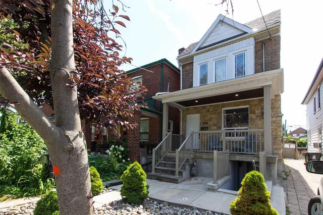 Upper - 374 Westmoreland Ave N, House detached with 3 bedrooms, 2 bathrooms and 1 parking in Toronto ON | Image 2