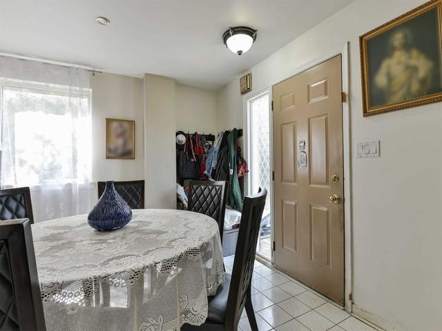 3286 Michaud Ave, House detached with 2 bedrooms, 2 bathrooms and 4 parking in Mississauga ON | Image 2