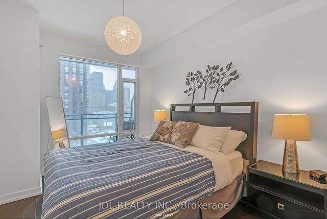 1707 - 21 Widmer St, Condo with 1 bedrooms, 1 bathrooms and 0 parking in Toronto ON | Image 6